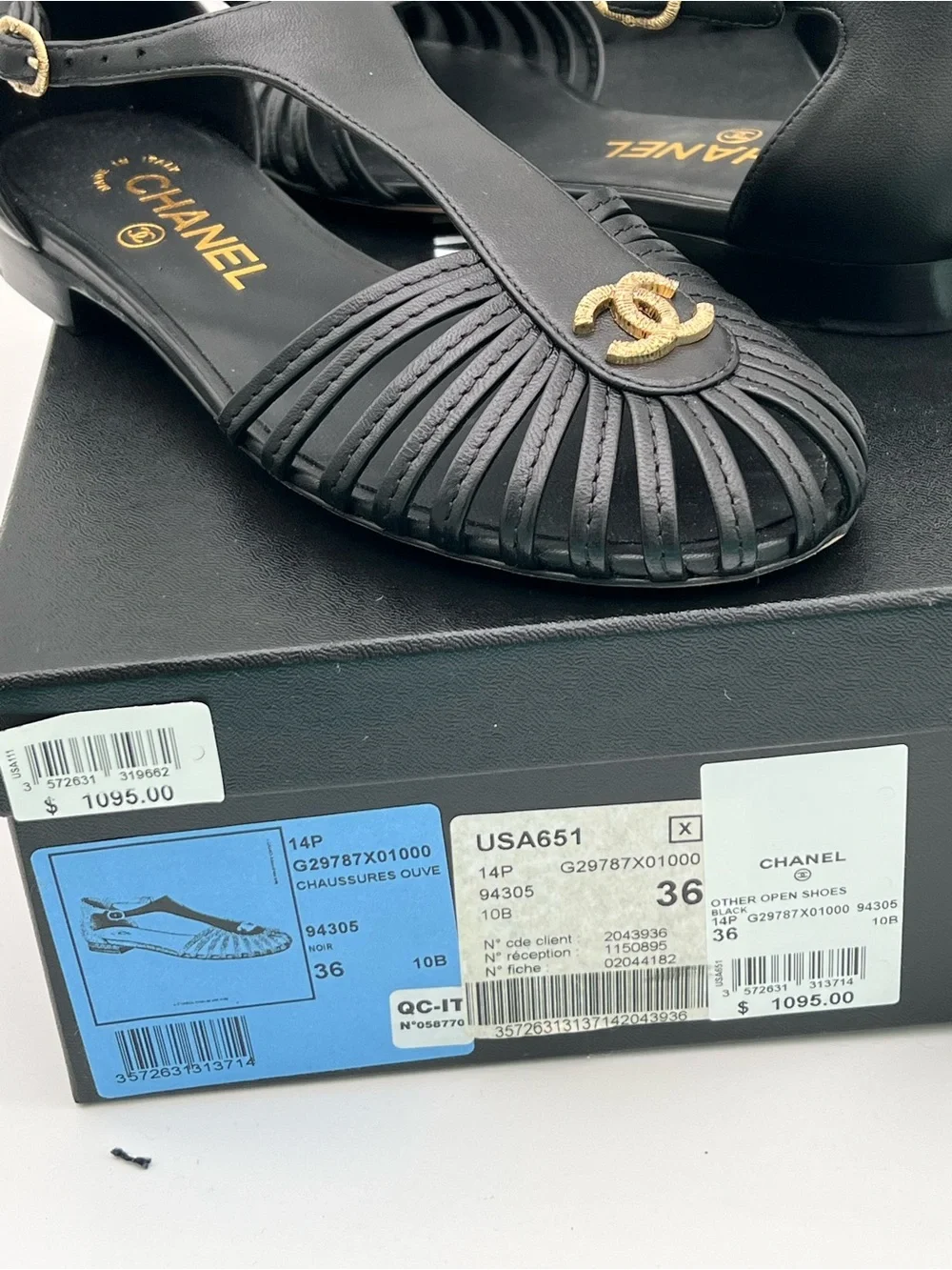 🔴NEW🔴Authentic CHANEL Black Leather T-Strap Sandals with Gold CC Logo🔴